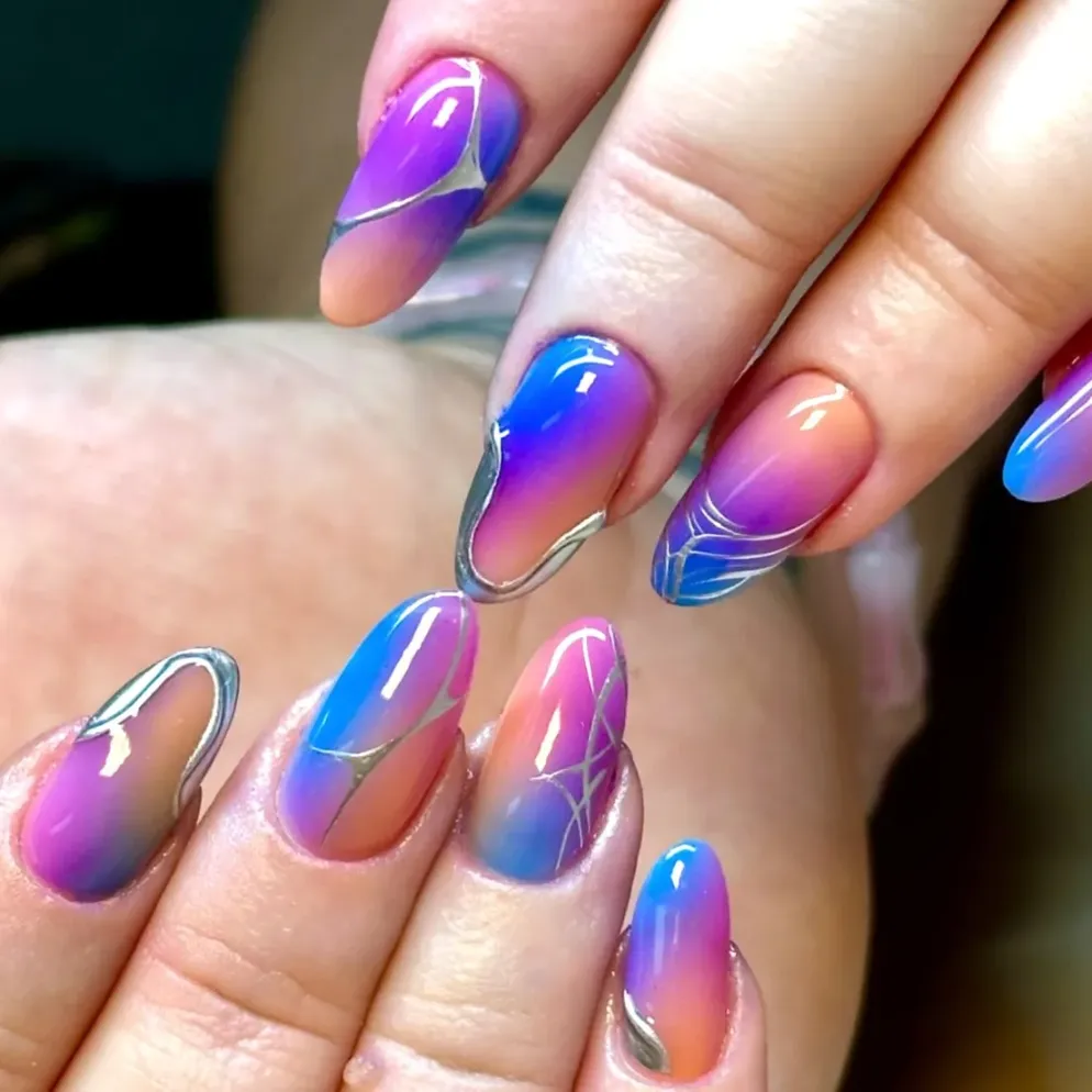 Aura Chrome Gradient