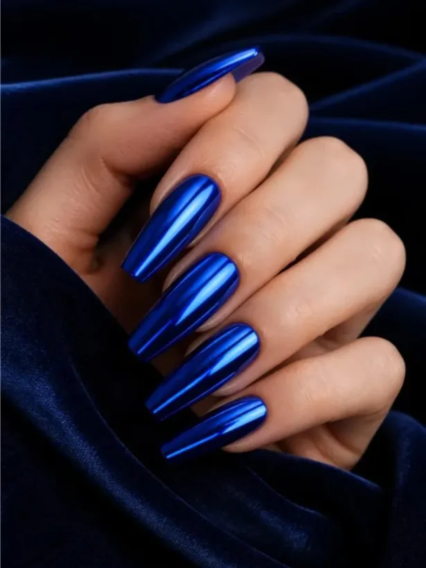 Seasonal nail design