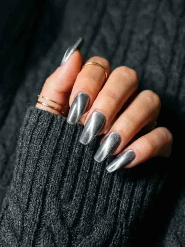 Chrome nail design