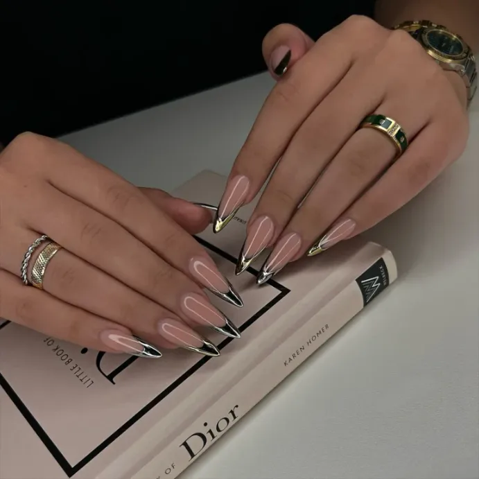 Elongated Chrome Outline Tips