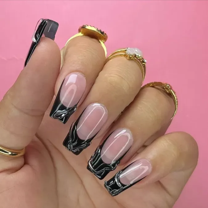 Liquid Black Marble Streaks