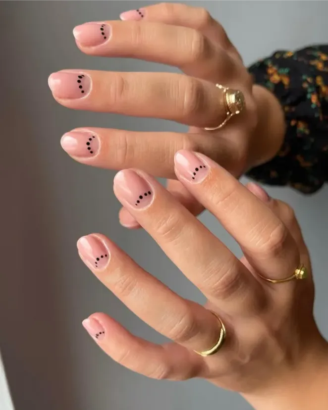 Row of Shrinking Dots